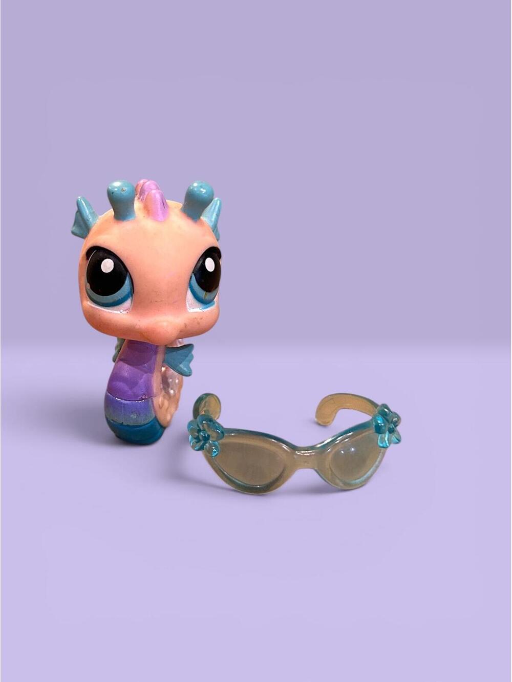 Littlest Pet Shop LPS Seahorse #142 with Glasses Accessory